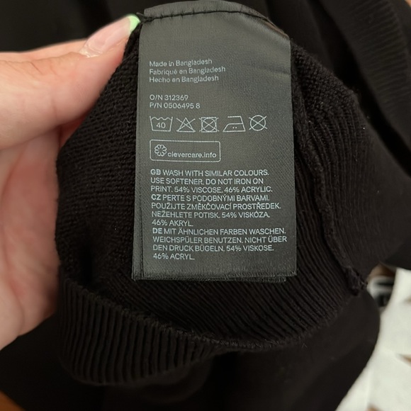 Cropped Black Hooded Sweater - Picture 4 of 4